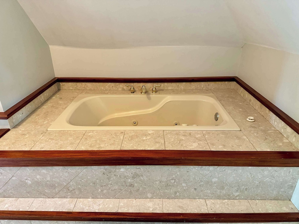 Jungle House Boutique Lofts – Downtown Columbus & Short North