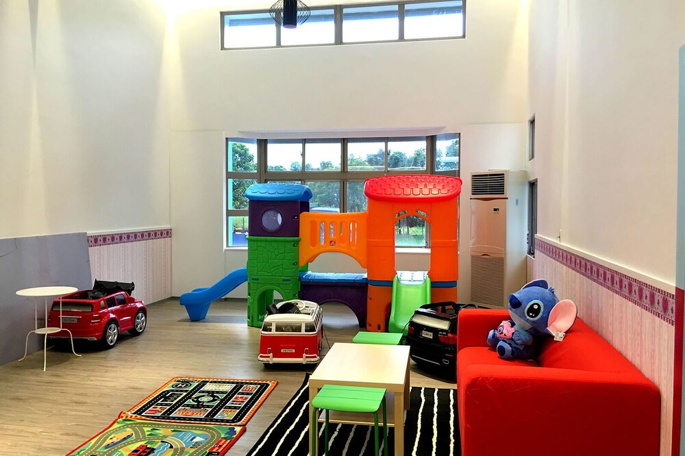 Poetic Castle-Family Theme Villa