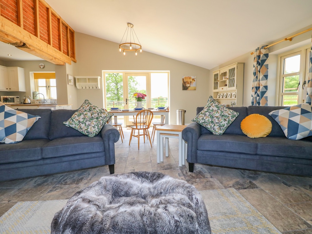 Acorn Lodge