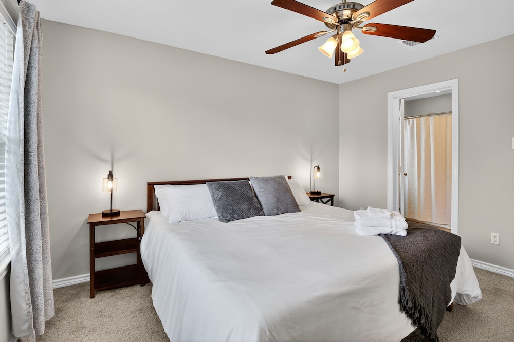 Game Day Getaway Near Texas A&m 4 Bedroom Home