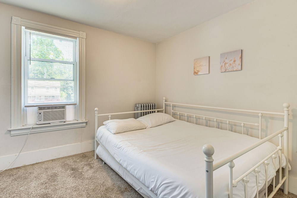 Shop & Dine: Central Stroudsburg Townhome!