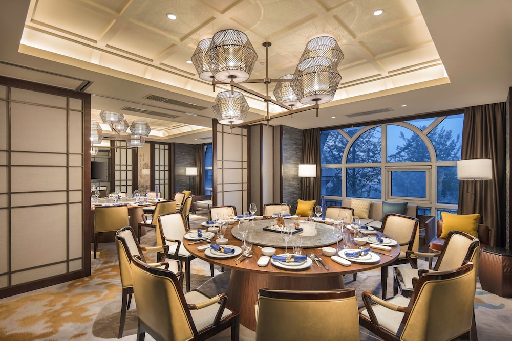 Hilton Dalian Golden Pebble Beach Resort