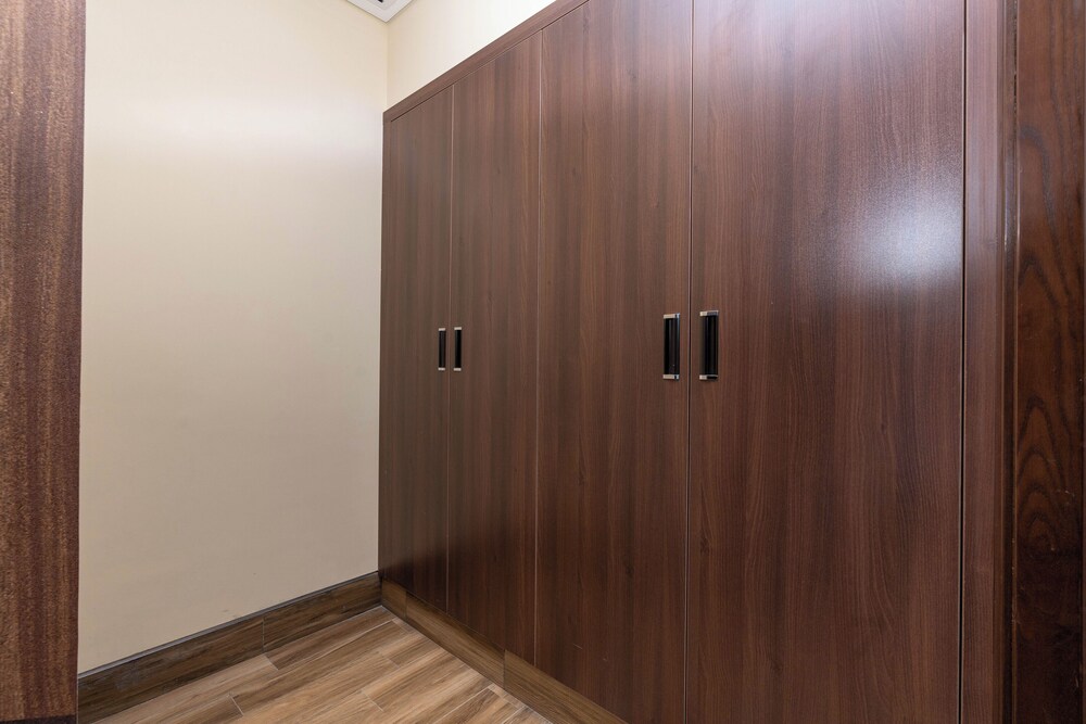 GLOBALSTAY. J One Tower Apartments