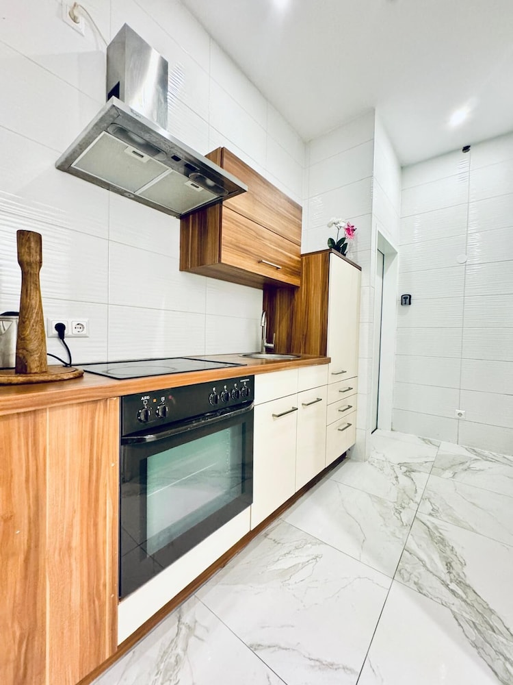 Spacious 3BR Near Kaufpark Alterlaa