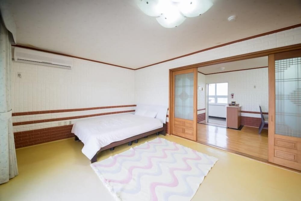 Seogwipo Jejuhae-anhyuyang Pension