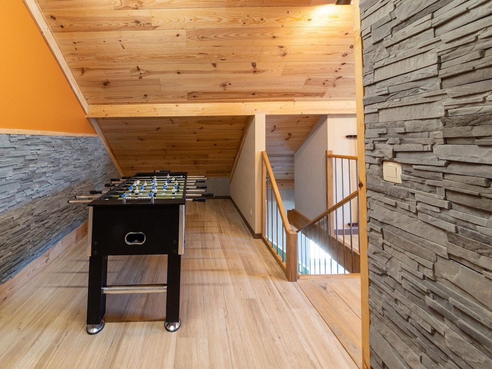 Spacious Getaway Near Spa F1
