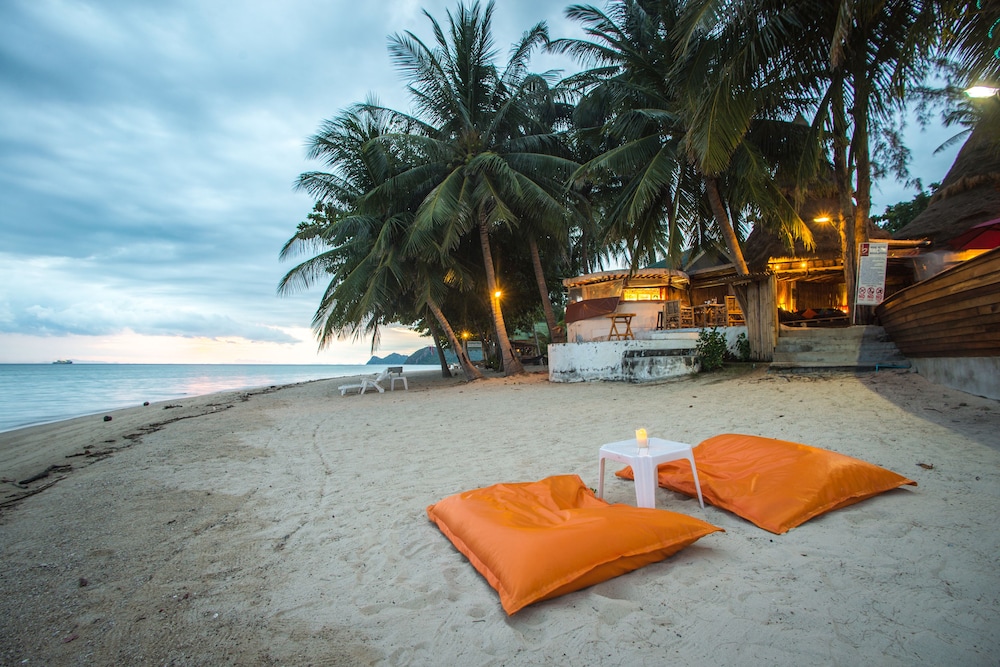 B52 Beach Resort