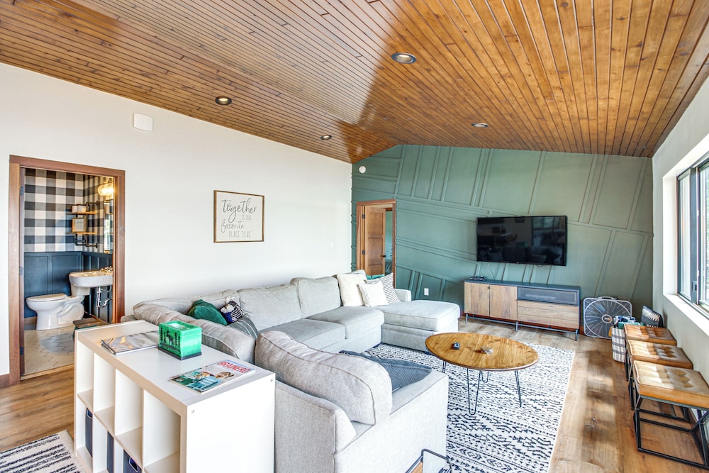 Private Beach & Dock: White Sand Lake Retreat!