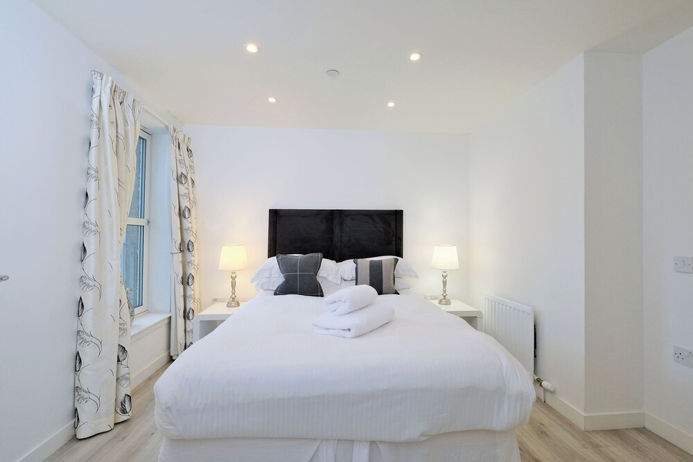 Modern 2 Bed Home in Aberdeen view 4