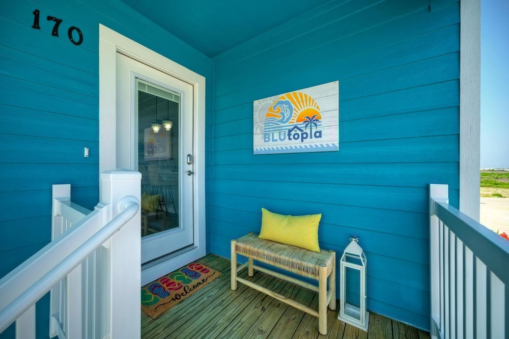 Blutopia by Avantstay Outdoor Lounge w Bar