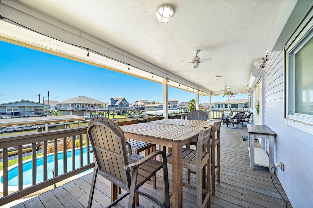 Purple Pelican Paradise by Ryson Vacation Rentals