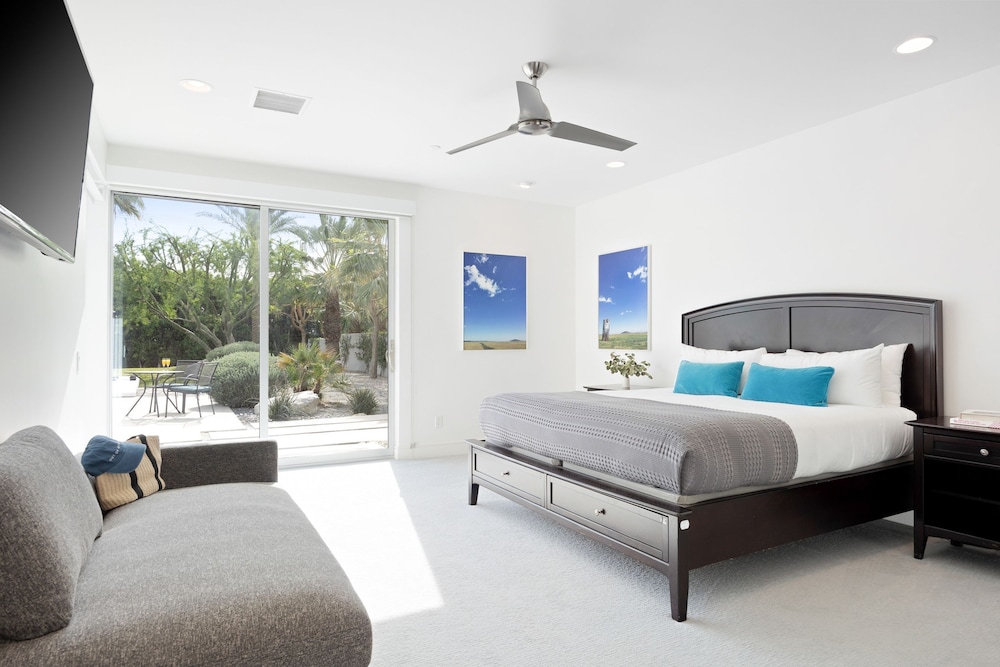Polo Villa 2 by Avantstay Entertainer s Backyard w Pickleball Court Pool Spa 260314 6 Bedrooms