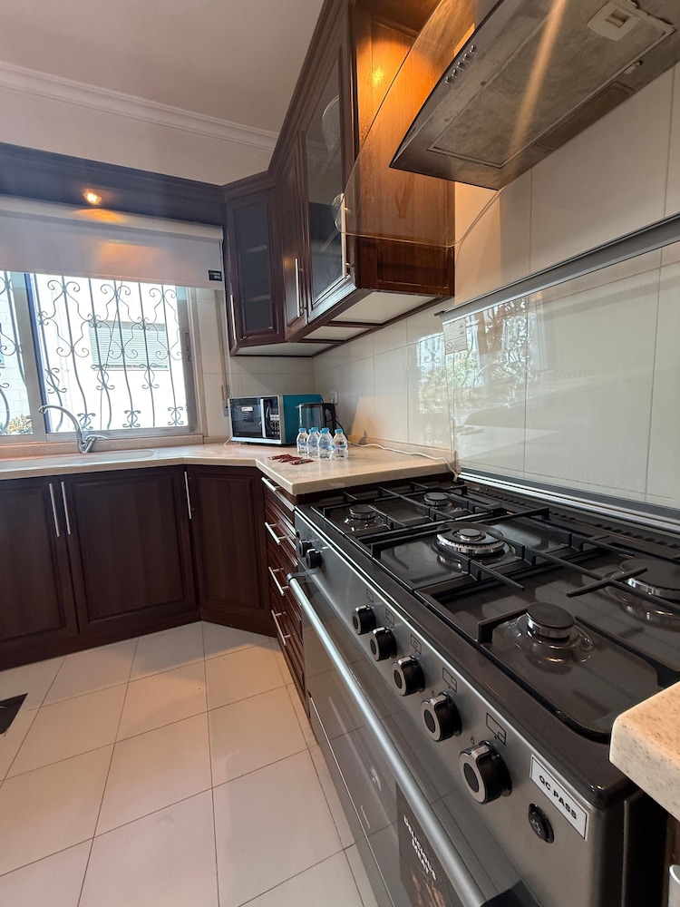 3bedroom Aprt of 200sqm Near Movenpick Hotel Amman