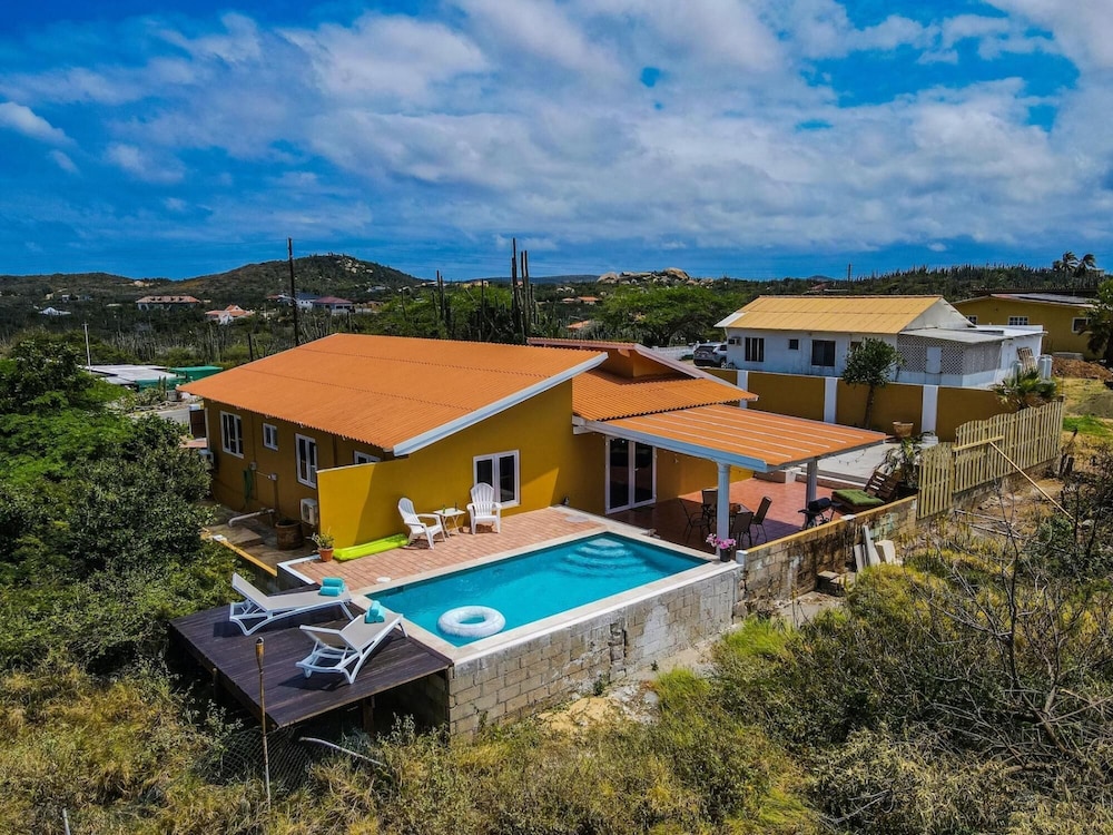 3BR Filled by Nature w Private Pool Ocean View