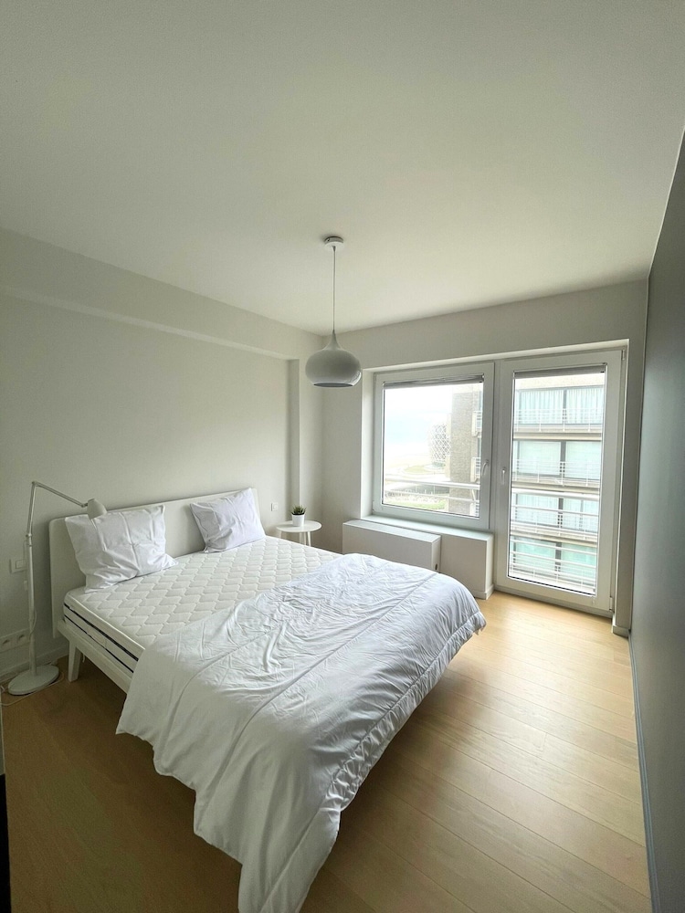 Apartment by Epernay Square With Sea View