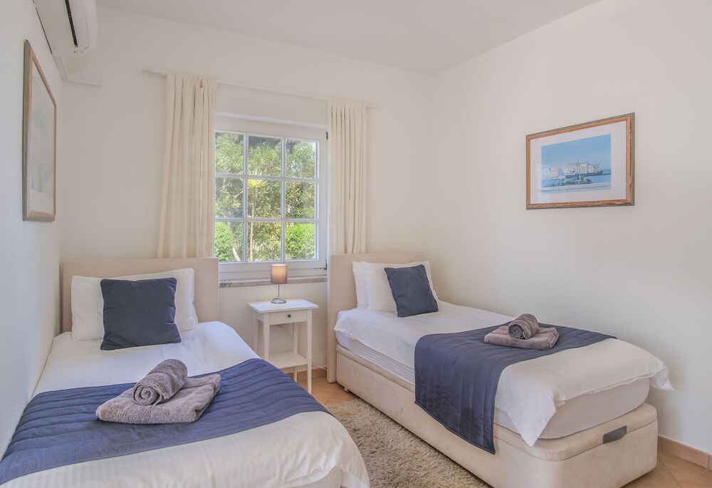 Vale Verde in Lagos With 6 Bedrooms and 4 Bathrooms