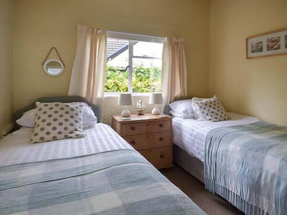 Compass Cottage view 3