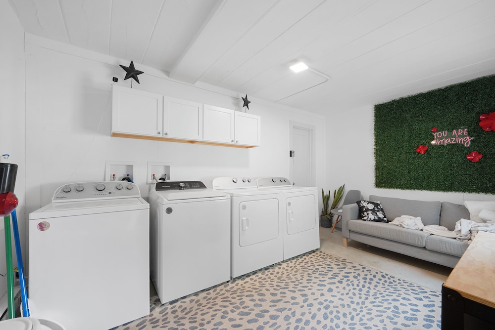 Chic City Retreat 87 - Image 3