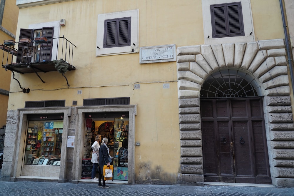navona jacuzzi apartment