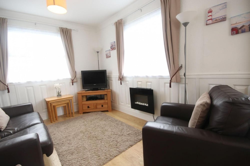 37E Medmerry Park 2 Bedroom Chalet view 3