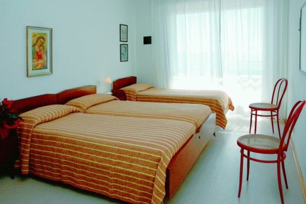 Seaside Bliss Apartment With Front sea View