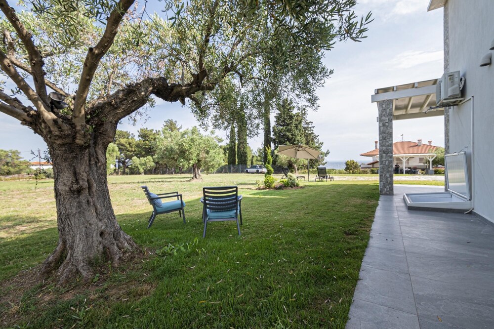 Topos Maisonette Right by Travel Pro Services view 5