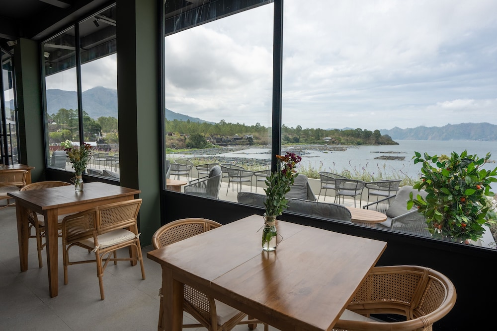 Tribhuwana Padma Lake Resort