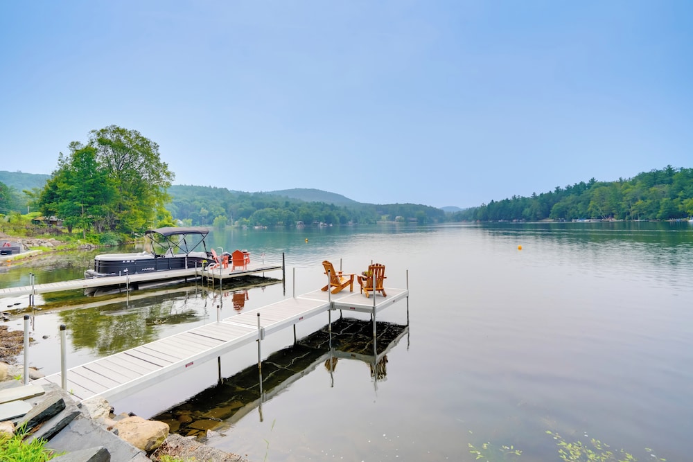 Dock & Lake Access: Studio 14 Mi to Dtwn Albany!