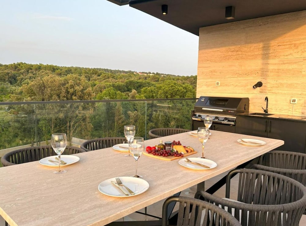 Leonarda Waterfront Residences