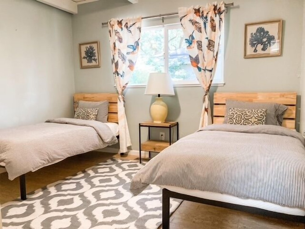 Peaceful Glen Ellen 3br W/ Deck, Garden & Parking! 3 Bedroom Home by RedAwning view 2