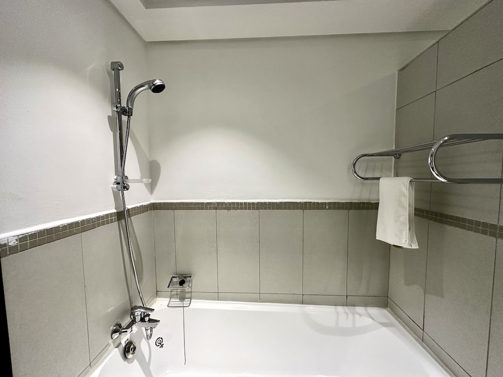 Lux BnB Travo Tower I Private Garden I Lake View