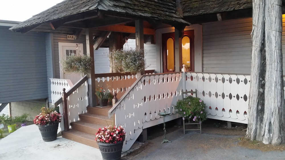 The Nest on Saratoga Lake