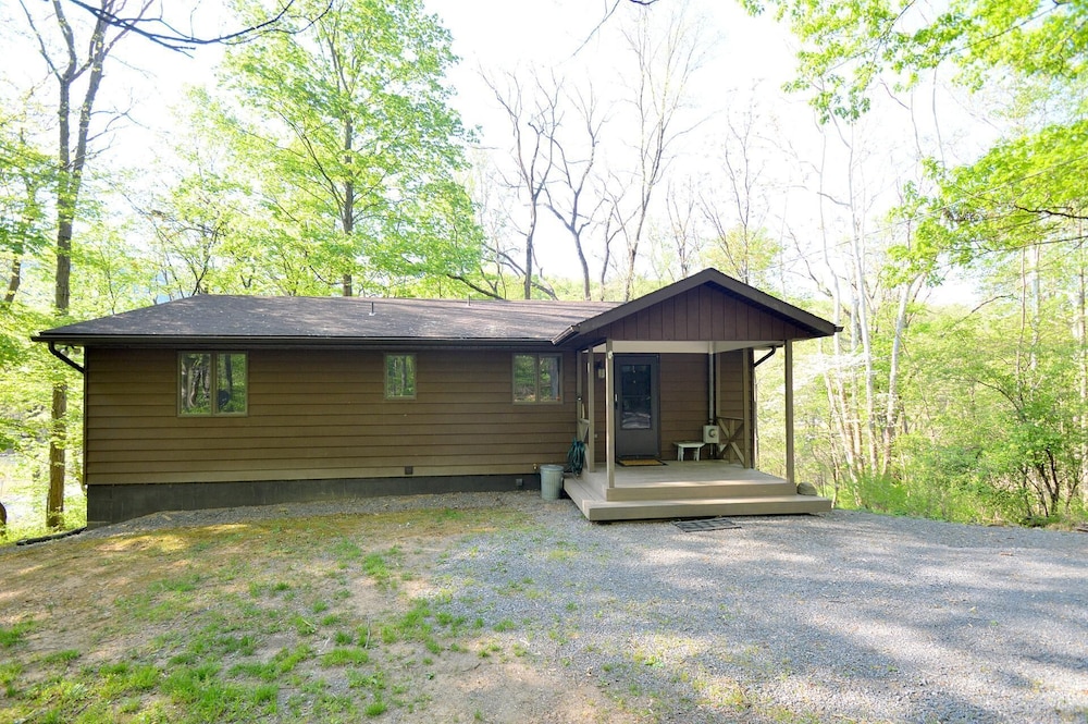 Chesnutt Cabin on the Cacapon River view 3