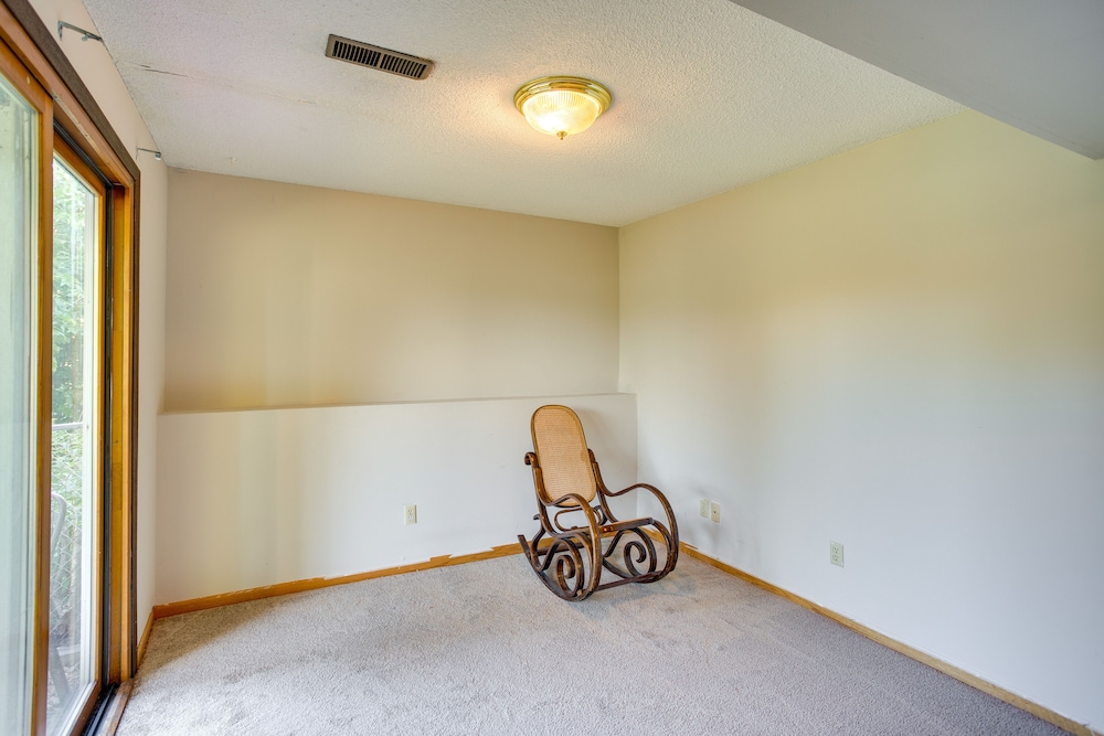 Spacious Family Home: 11 Mi to Dtwn Minneapolis!