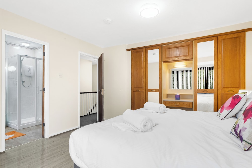 7 bed House for HS2 Contractors & Corporate Travel view 5