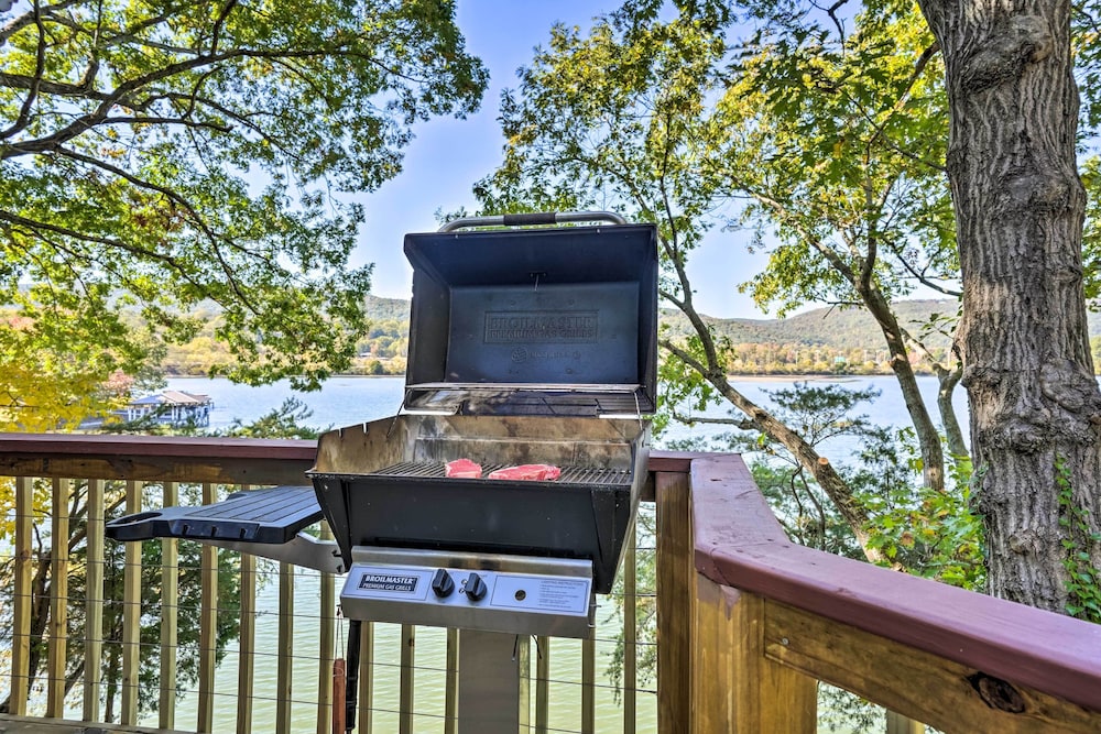 Ideal Chickamauga Lake Home + Dock & Fire Pit view 4