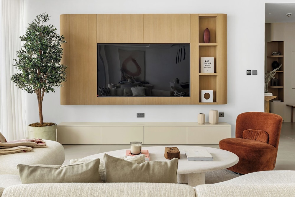 Upscale 3BR Maid Near Dubai Mall