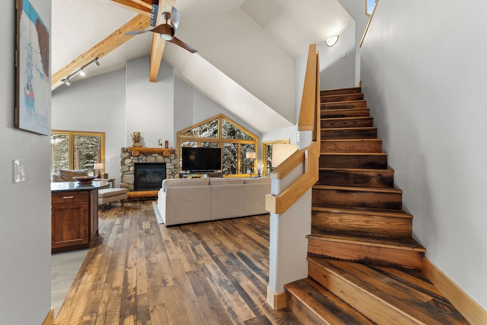 341 Black Hawk Circle