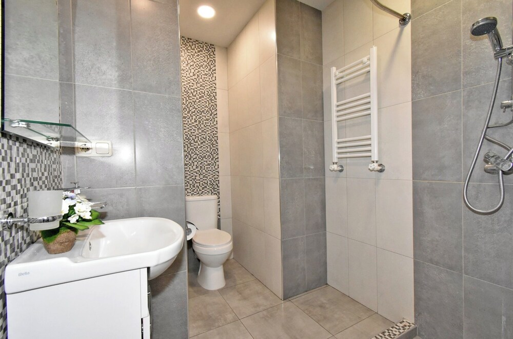 2 bedroom apartment on Teryan street