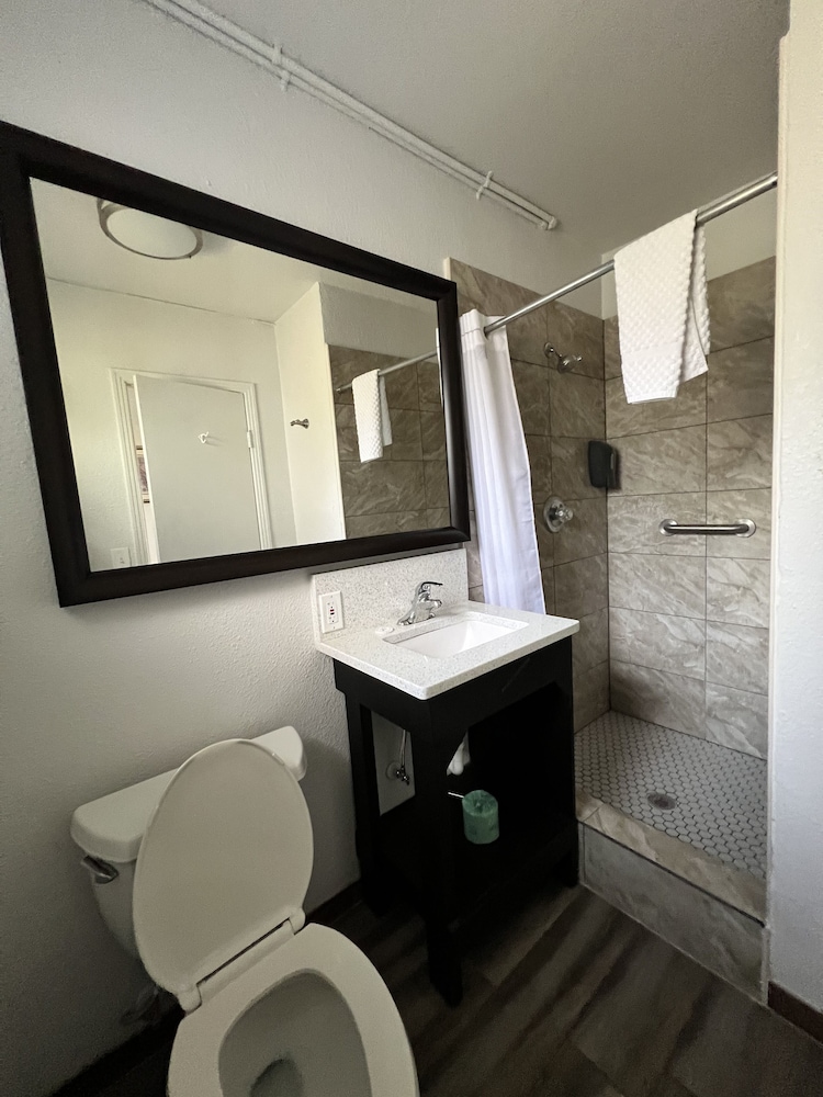 Oak Tree Inn - Property Image 12