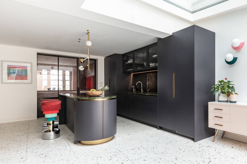 Westbourne Park Road XVI by Onefinestay