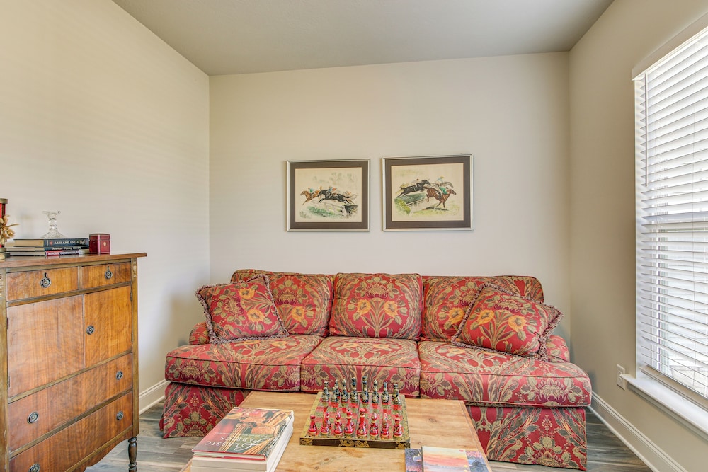 2 Mi to Steeplechase Racecourse: Stylish Aiken Gem