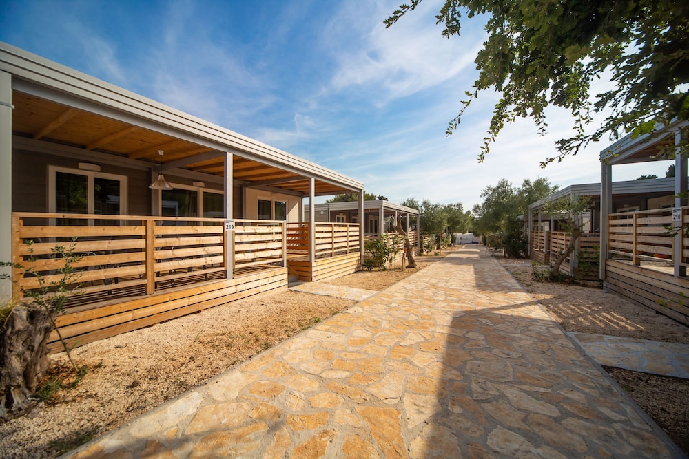Mediteran kamp Mobile Homes in Camping Ljutic