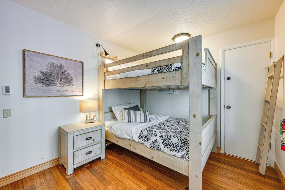 Walk to Giant Steps: Mtn Retreat w/ Hot Tub Access