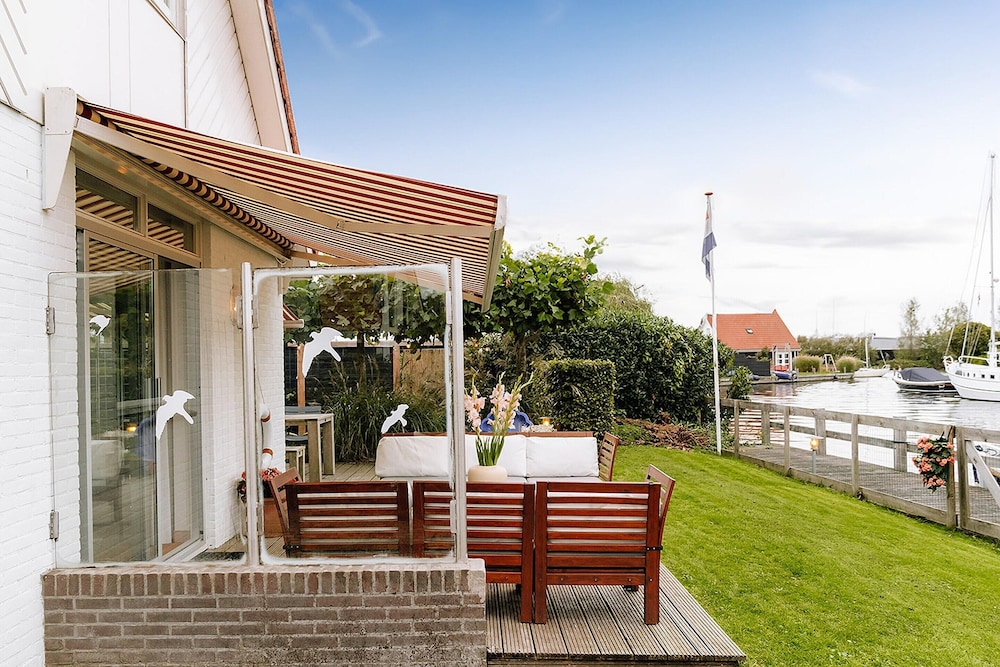 Nice Holiday Home on the Water in Grou