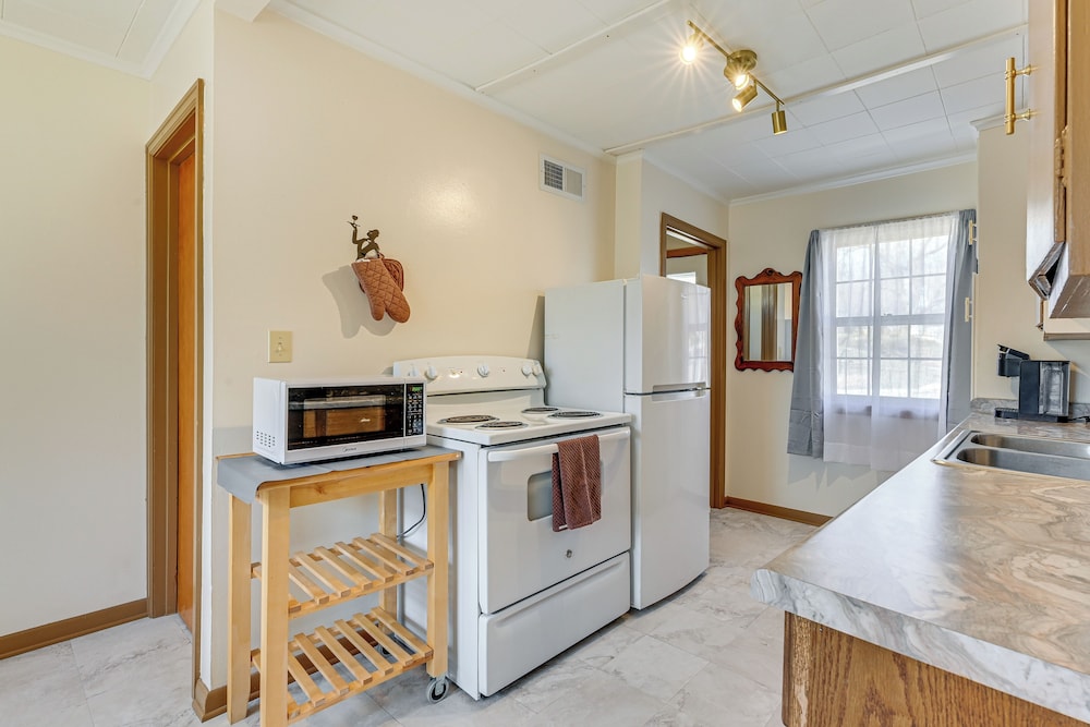 Walk to Iowa State University: Pet-friendly Apt!