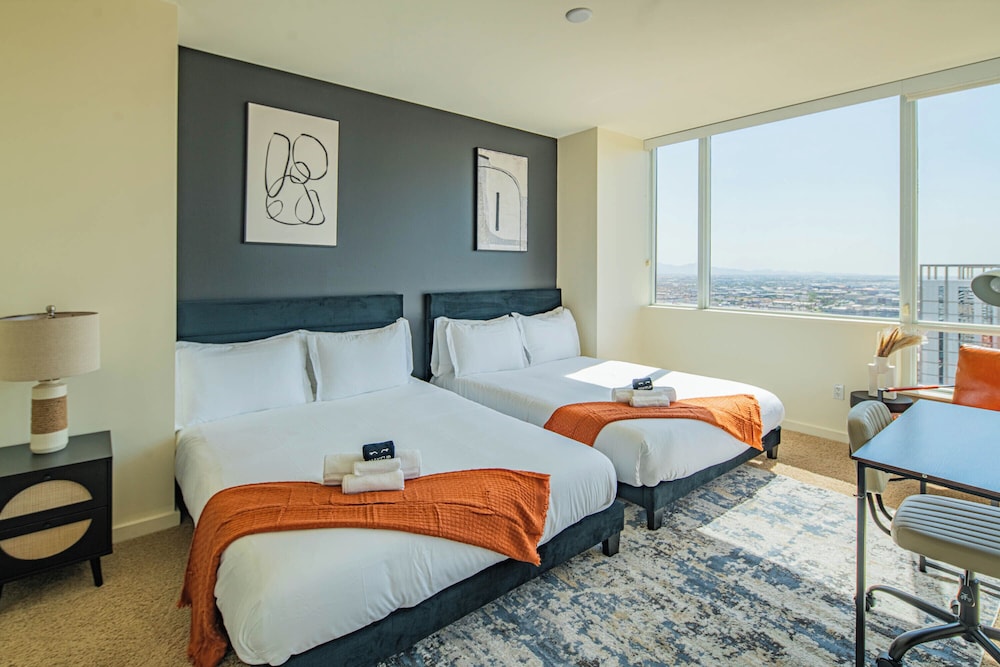 ROVE LIVING/KL - 44 Monroe