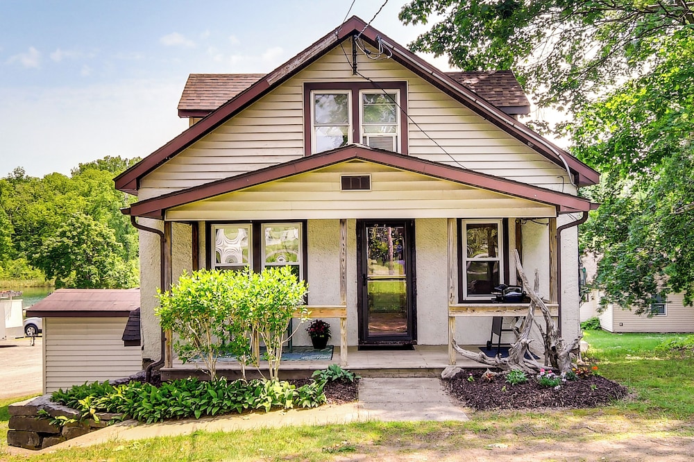 3 Mi to Seneca Lake: Couple's Apt w/ River Access