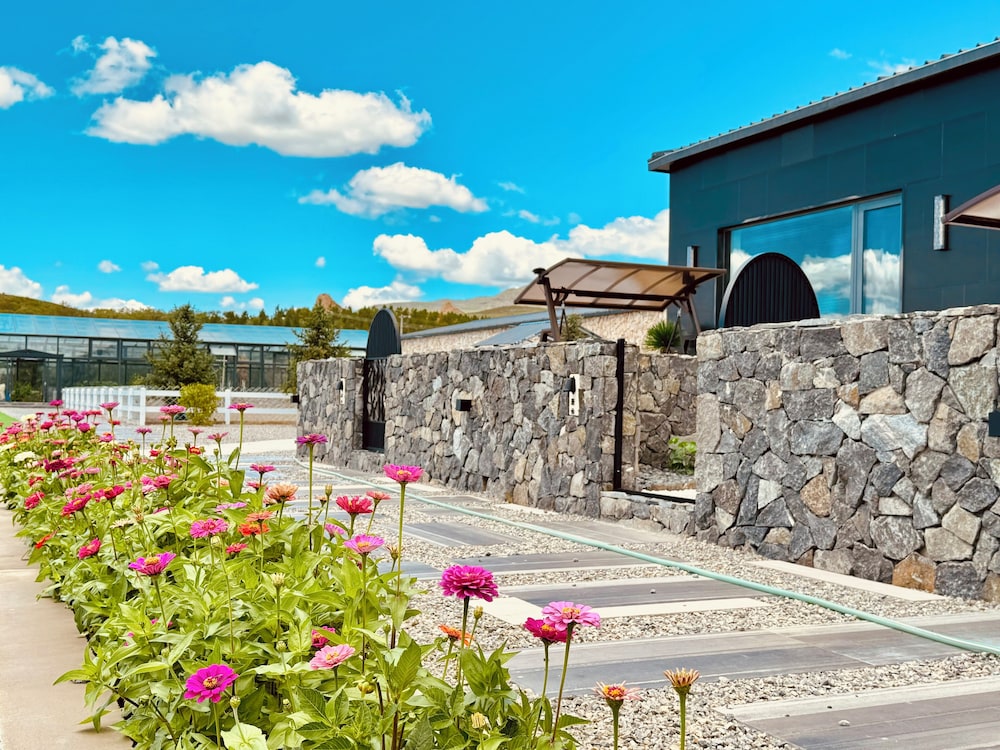 QING Luxury Campground Hotel