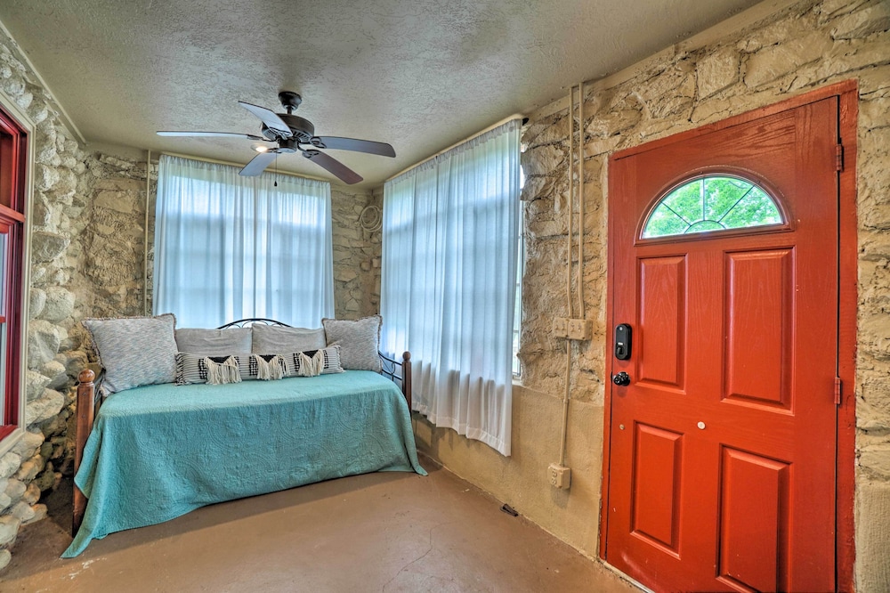 Enchanting Hilltop Cottage in Medicine Park! view 3